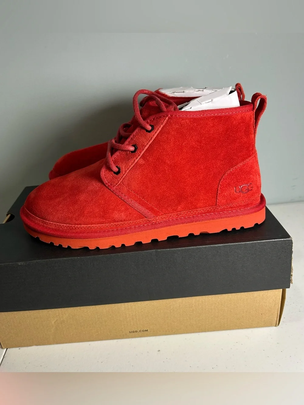 UGG Men’s Neumel Chukka Lace Up Ankle Boots Samba Red NEW Size 9